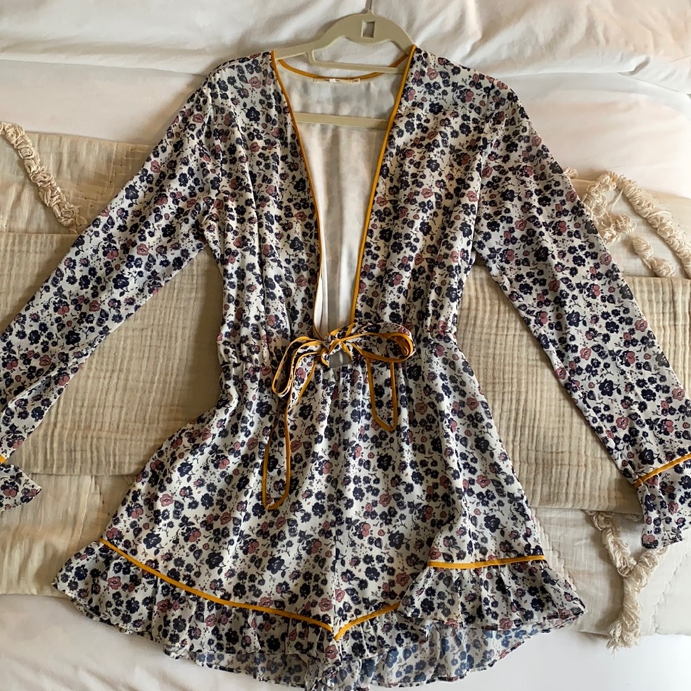 Floral Tularosa size small romper!! Worn once